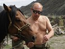 Ruský premiér Vladimir Putin se po Sibii prohánl na koni. (3. srpna 2009)