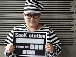 Hotelová věznice, která stojí nedaleko stanice metra Udom Suk, připravila pro...