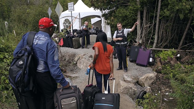 Kanada zizuje u hranic s USA uprchlick tbor pevn pro haitsk rodiny. (10. srpna 2017)