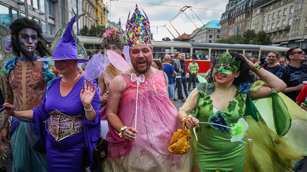 Pochod hrdosti gayů, leseb, bisexuálů i translidí (LGBT) Prague Pride (12.8.2017).