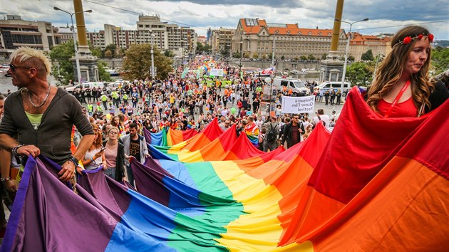 Pochod hrdosti gayů, leseb, bisexuálů i translidí (LGBT) Prague Pride (12.8.2017).