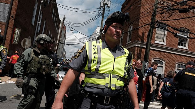 Ve virginskm Charlottesville v sobotu pokraovaly nepokoje kvli akcm bloskch extremist. (12. 8. 2017)
