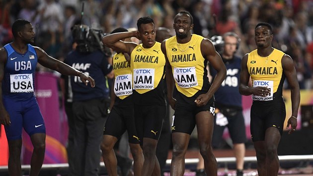 Zrann jamajsk bec Usain Bolt v zvod musk tafety.