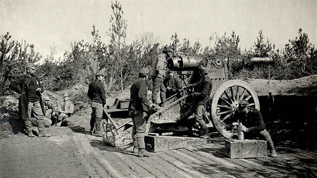 Rakousko-uhersk 12cm kanon, vzor 1880, v palebnm postaven