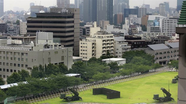 Japonsk obrann systm ped budovou ministerstva zahrani (10. srpna 2017).