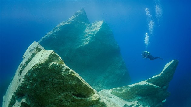 Pro potpn v zlivu Dwejra a k Blue Hole nen poteba dn speciln povolen. Ale velmi se doporuuje absolvovat ponor s prvodcem nkterho z potpskch center.