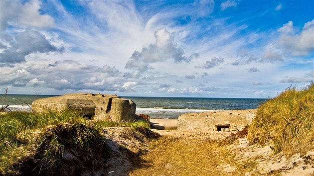 Bunkry Atlantickho valu, kter Nmci postavili za druh svtov vlky, aby hjili pt tisc kilometr pobe od Norska po jih Francie ped ofenzivou spojeneckch vojsk.