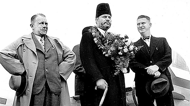 Hugo Vavreka (vlevo) a J. A. Baa vtaj v roce 1937 na letiti v Otrokovicch indickho ministra obchodu