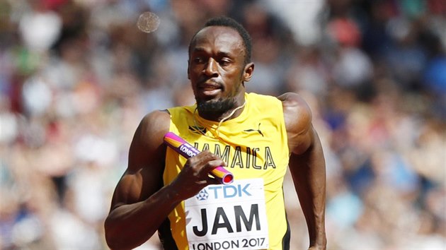 PŘEDPOSLEDNÍ START. Usain Bolt během rozběhu štafety na 4x100 metrů.