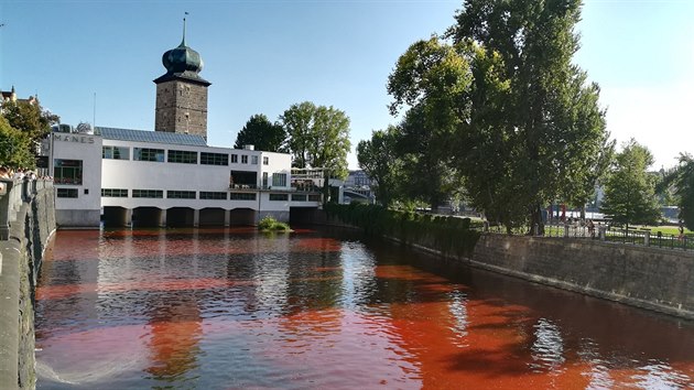 Rud voda ve Vltav (14.8.2017)