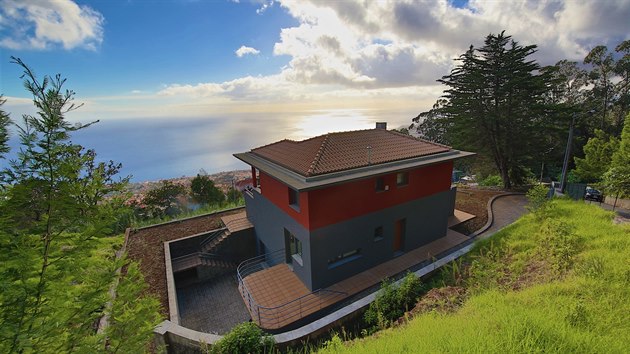 Portugalsko, Madeira, Funchal. Pozemek má rozlohu 825 metrů čtverečních, užitná...