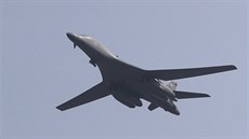 Americký bombardér B-1B nad JIní Koreou (13. záí 2016)