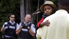 Kanada zizuje u hranic s USA uprchlický tábor peván pro haitské rodiny....