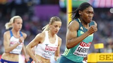 Jihoafrická bkyn Caster Semenyaová ve finálovém závodu na 800 m.