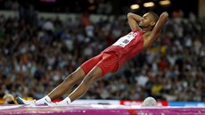 Mutaz Essa Barshim z Kataru slaví vítzství ve skoku do výky.