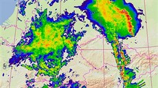 Takzvaný shelf cloud asto doprovází boukové systémy se silným vtrem. Odborn se mu íká oblak arcus a slangový název je húlavový límec - doprovází zesílení vtru pi píchodu bouek, kterému se íká húlava.