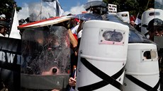 Blotí extremisté v Charlottesville (12. srpna 2017).