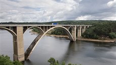 Podolský most byl v roce 1942 postaven vedle starího etzového mostu, který...