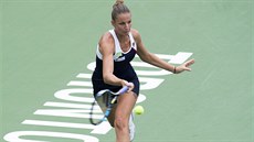 Karolína Plíková v duelu s Caroline Wozniackou na turnaji v Torontu.