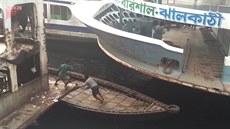ílený pístav v Bangladéi