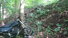 Dvojice na motorce sjela na �umpersku v zatá�ce ze srázu a poté p�i nárazu...