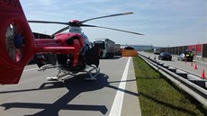 Tragická nehoda zablokovala provoz na dálnici D1. Pro ranné piletl vrtulník.
