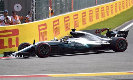 Lewis Hamilton v kvalifikaci na Velkou cenu Belgie formule 1.