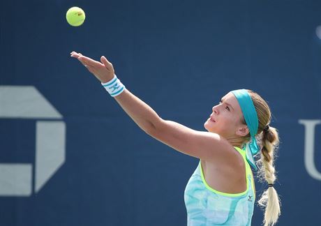 Tereza Martincov servruje v prvnm kole US Open.