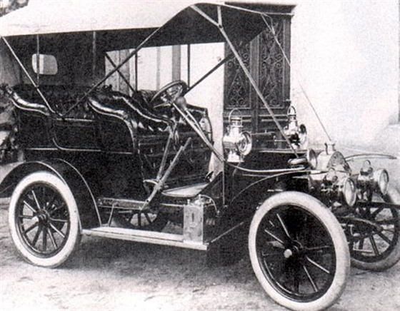První automobil v Liberci vyrobil na přelomu let 1905 a 1906 místní továrník...