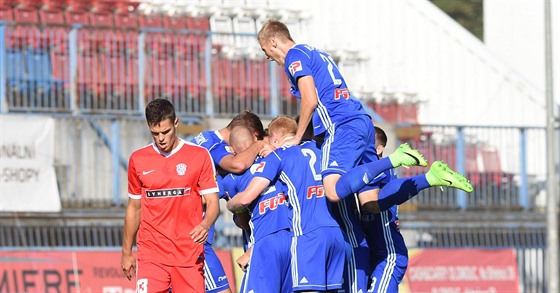 GÓLOVÁ RADOST. Fotbalisté Sigmy Olomouc slaví gól do sít Brna.