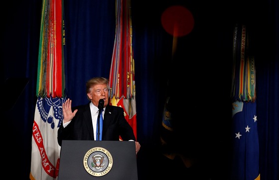 Prezident USA Donald Trump pi projevu o strategii pro Afghánistán na základn...