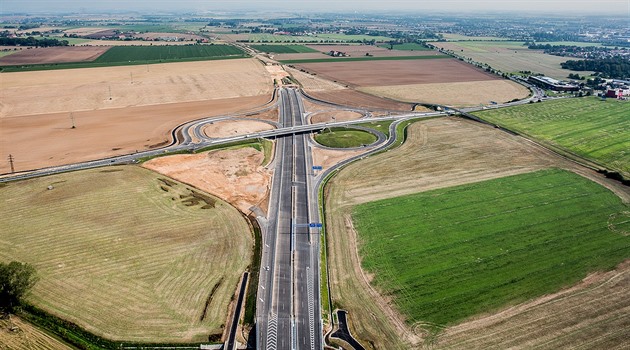 Nový úsek dálnice D11 u Hradce Králové (18.8.2017), navázat by na něj mělo...