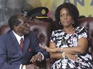 Robert Mugabe a jeho ena Grace na prezidentových narozeninách ve mst...