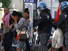 Italská policie vyklidila park v centru íma, který obsadili uprchlíci z...