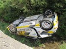 ofér závodního vozu nezvládl u obce Vlková ízení a skonil s autem...
