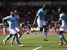 EUFORIE. Fotbalisté Manchesteru city bí oslavit rozhodující gól Raheema...