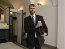 Expolicista Robert lachta dorazil do Snmovny kvli slyení ped komisí k...