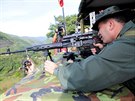 Venezuelský ministr obrany Vladimir Padrino Lopez na vojenském cviení v...