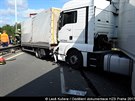 Váná nehoda pti kamion v ulici Kbelská v Letanech