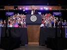 Donald Trump na mítinku ve Phoenixu (23. sprna 2017)