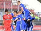 GÓLOVÁ RADOST. Fotbalisté Sigmy Olomouc slaví gól do sít Brna.