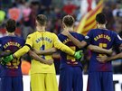 Fotbalisté Barcelony uctili památku obtí teroristického útoku i jmenovkou na...