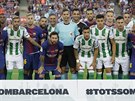 Hrái Barcelony a Betisu uctili ped zápasem obti teroristického útoku.