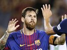 Lionel Messi slaví se Sergi Robertem gól proti Betisu.