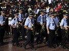 Skupina policist se úastní protest proti terorismu v Barcelon (26. srpna...