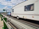 Ostr provoz na dlnici D11 u Hradce Krlov (21.8.2017).