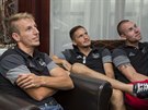Zlíntí fotbalisté (zleva) Josef Hnaníek, Luká elezník a Stanislav Dostál...