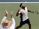 Francouz Jo-Wilfried Tsonga se raduje v zápase prvního kola US Open. Nastoupil...