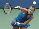eka Barbora Strýcová servíruje v úvodním kole tenisového US Open.