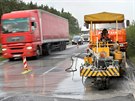Píina vzniku hrbol na dálnici D5 u Plzn zatím není známa. (25. 8. 2017)